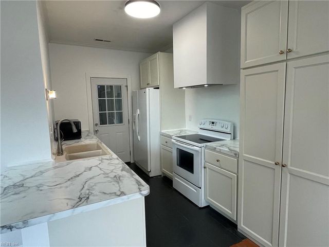 600 Windmill PT, Chesapeake, VA 23322