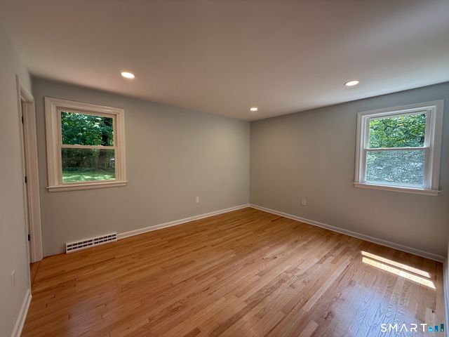 46 Forest Court North, Hamden, CT 06518