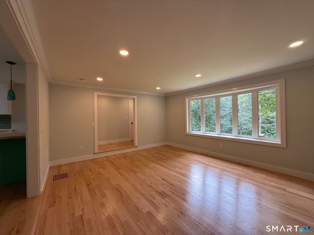 46 Forest Court North, Hamden, CT 06518
