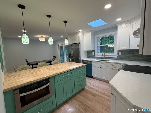 46 Forest Court North, Hamden, CT 06518