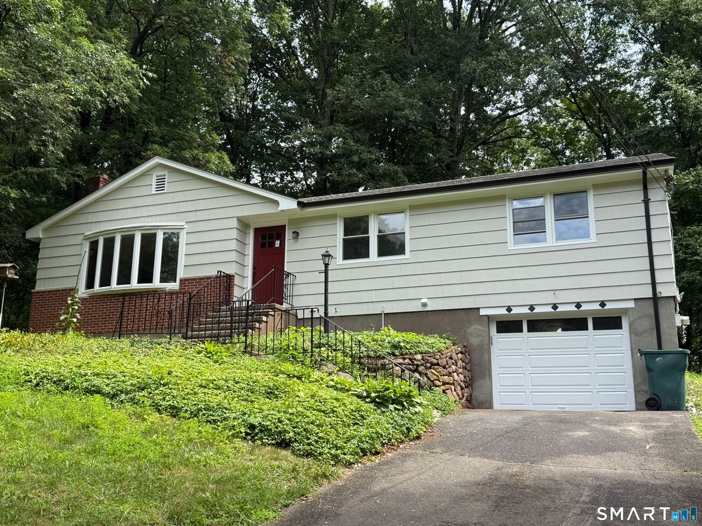 46 Forest Court North, Hamden, CT 06518