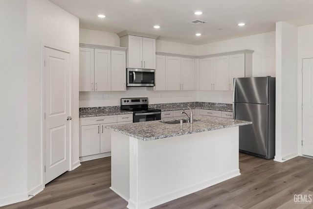 7806 Grapefruit Drive, Bakersfield, CA 93313