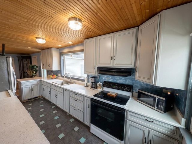 4409 W 1 Mile Road, Lincoln Twp-newaygo, MI 49349