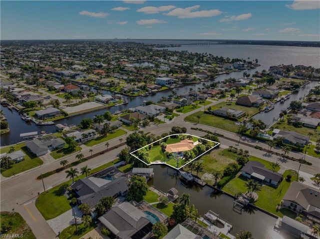 5602 Driftwood PKWY, Cape Coral, FL 33904