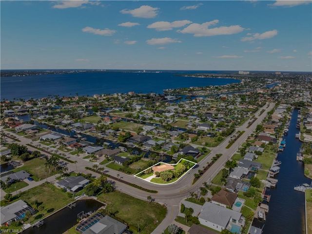 5602 Driftwood PKWY, Cape Coral, FL 33904
