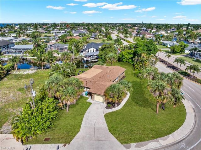 5602 Driftwood PKWY, Cape Coral, FL 33904