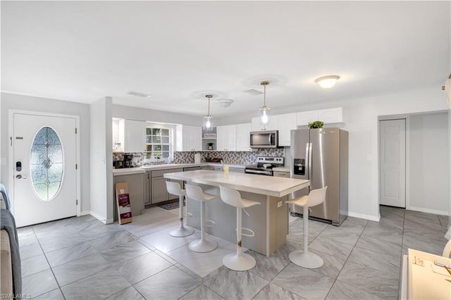 5602 Driftwood PKWY, Cape Coral, FL 33904