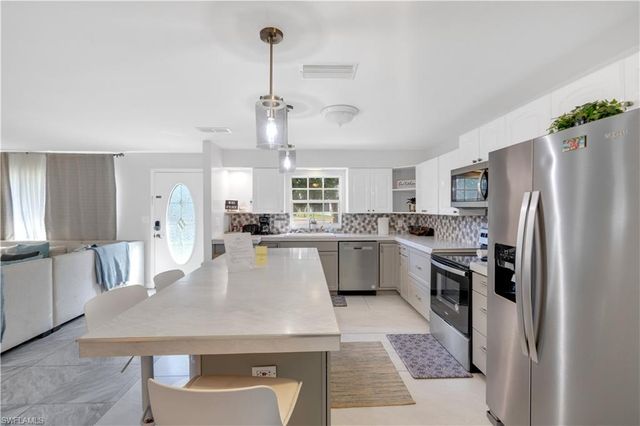 5602 Driftwood PKWY, Cape Coral, FL 33904