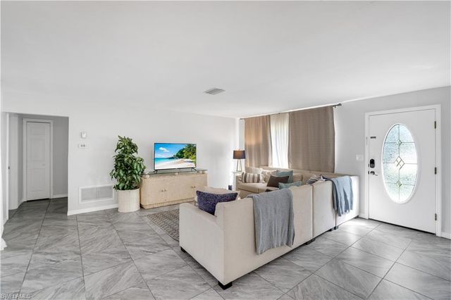 5602 Driftwood PKWY, Cape Coral, FL 33904