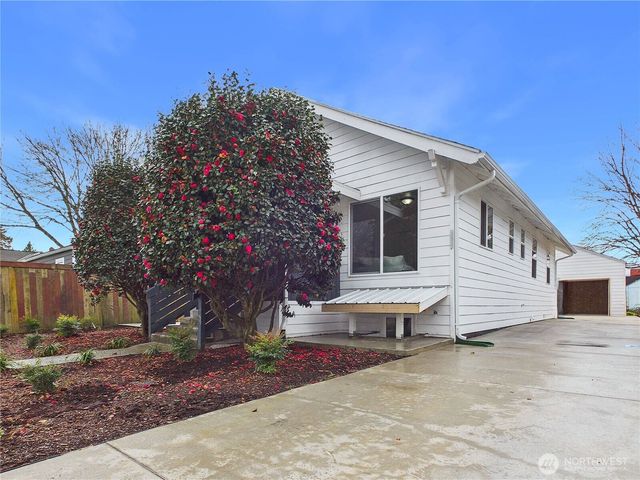 305 Meadow Avenue N, Renton, WA 98057