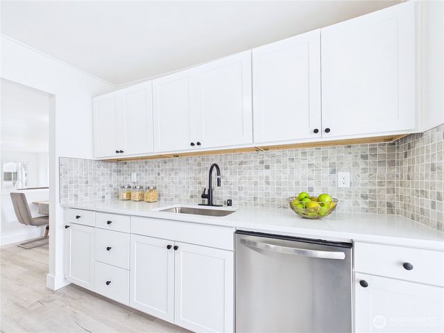 305 Meadow Avenue N, Renton, WA 98057