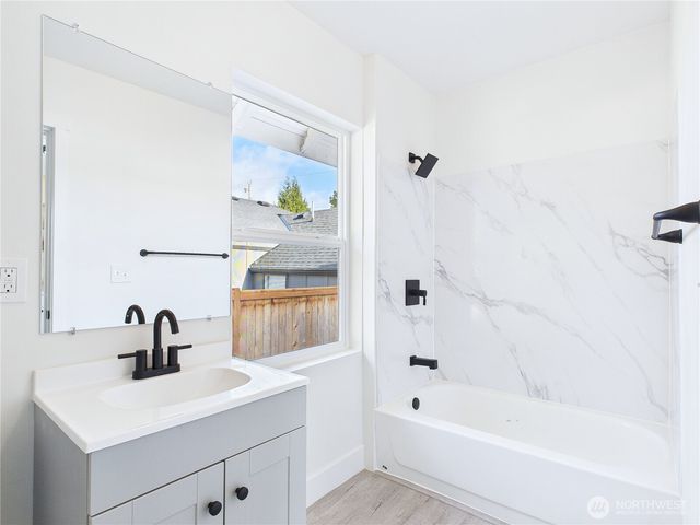 305 Meadow Avenue N, Renton, WA 98057