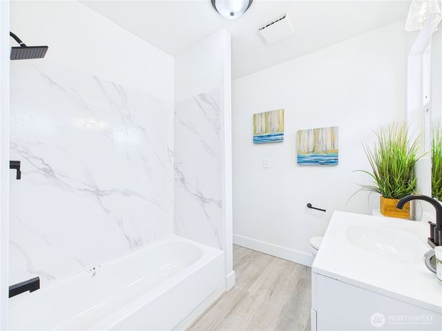 305 Meadow Avenue N, Renton, WA 98057