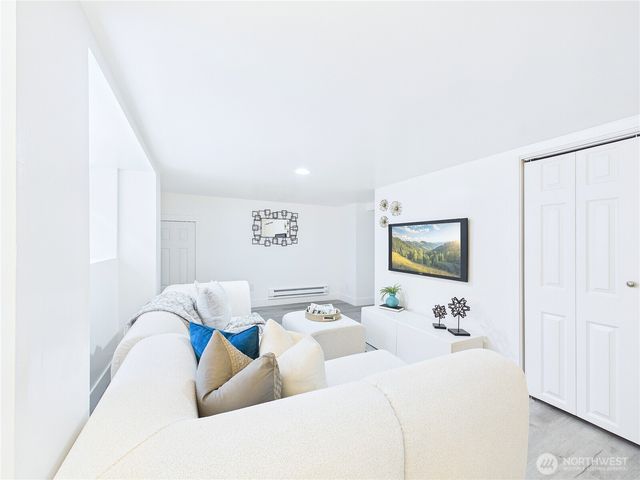 305 Meadow Avenue N, Renton, WA 98057