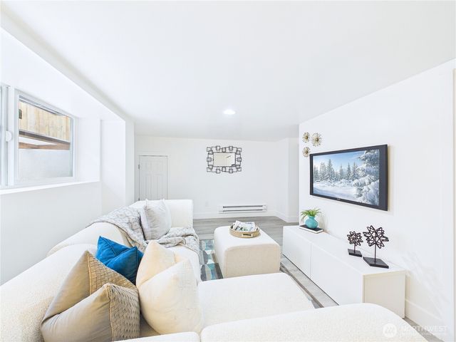 305 Meadow Avenue N, Renton, WA 98057