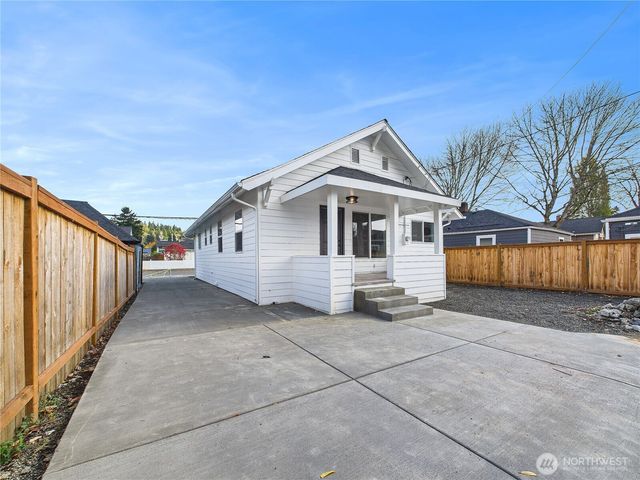 305 Meadow Avenue N, Renton, WA 98057