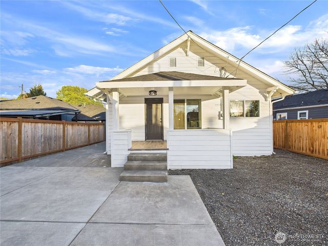 305 Meadow Avenue N, Renton, WA 98057