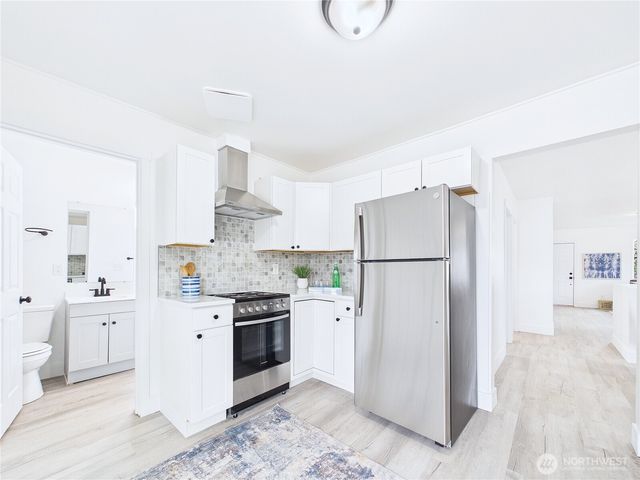 305 Meadow Avenue N, Renton, WA 98057