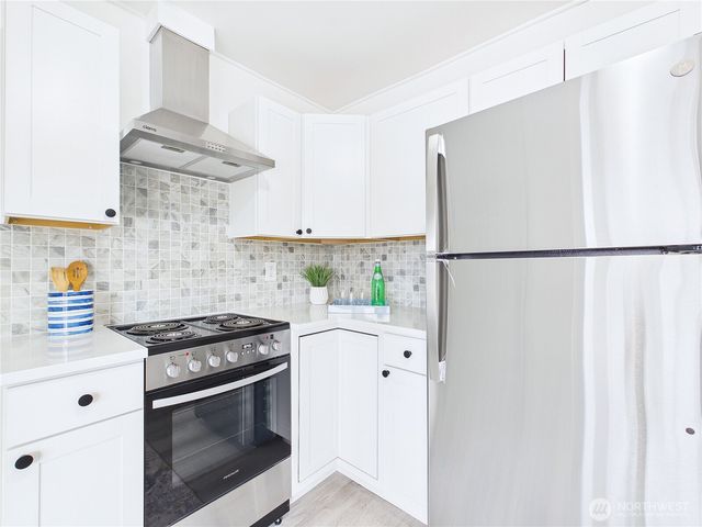 305 Meadow Avenue N, Renton, WA 98057