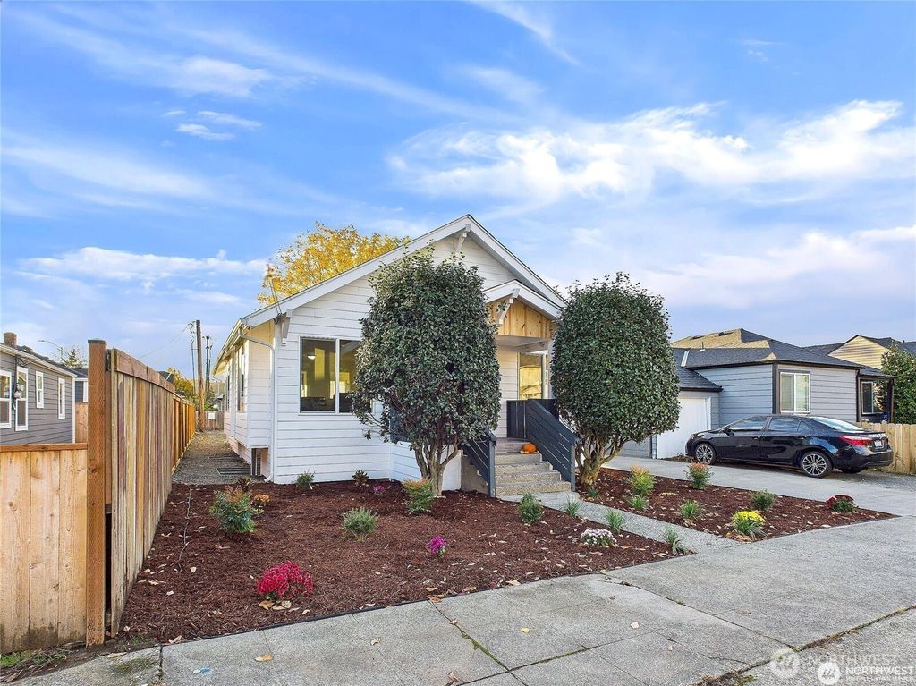 305 Meadow Avenue N, Renton, WA 98057