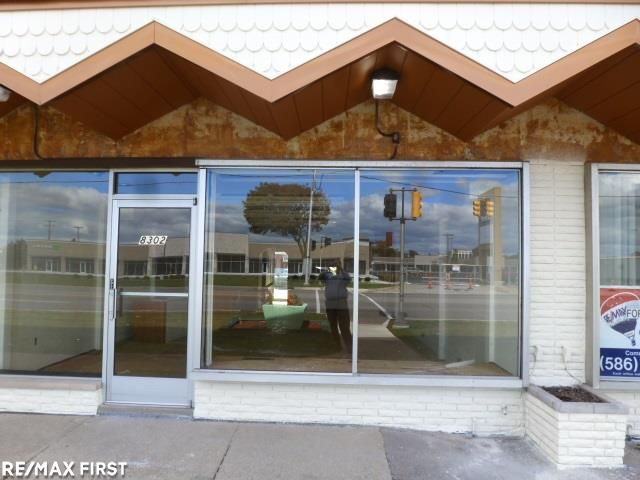 8302 12 Mile Avenue, Warren, MI 48093