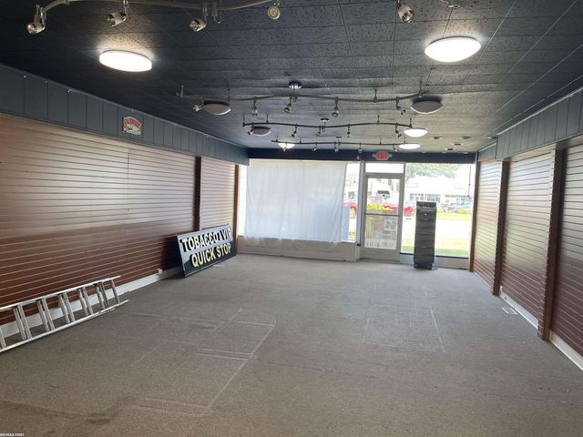 8302 12 Mile Avenue, Warren, MI 48093