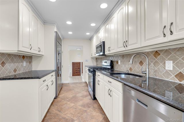 1554 Holiday Park Drive, Wantagh, NY 11793