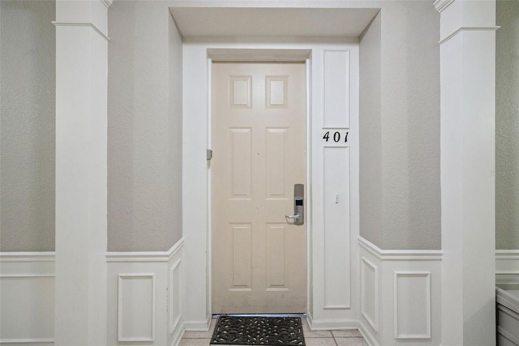 Image 3 of property listing at 4816 CAYVIEW AVENUE 40111, Orlando, FL 32819