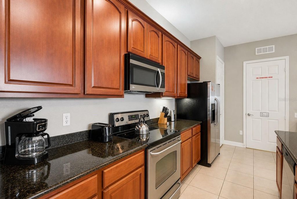Image 21 of property listing at 4816 CAYVIEW AVENUE 40111, Orlando, FL 32819