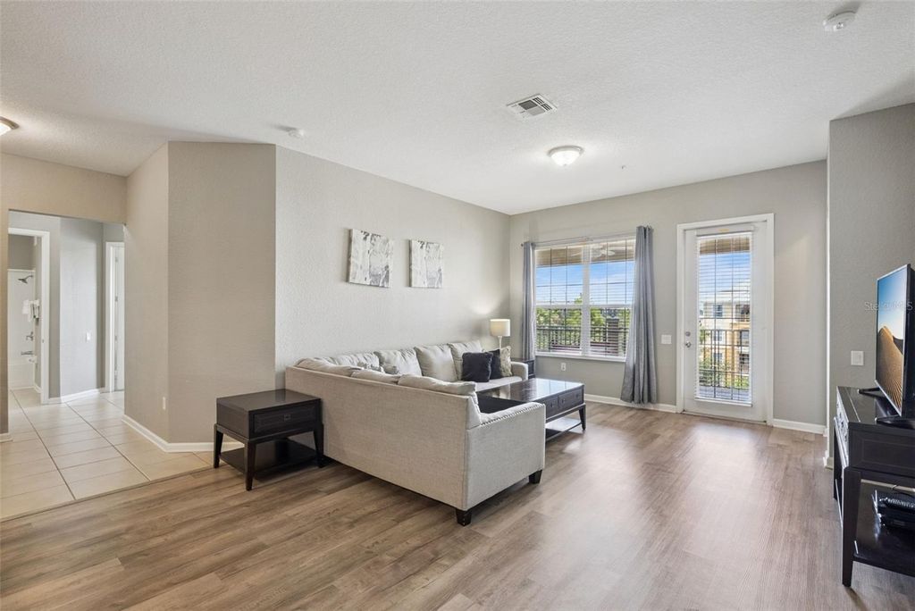 Image 9 of property listing at 4816 CAYVIEW AVENUE 40111, Orlando, FL 32819