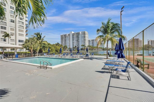 2750 NE 183rd Street 406, Aventura, FL 33160