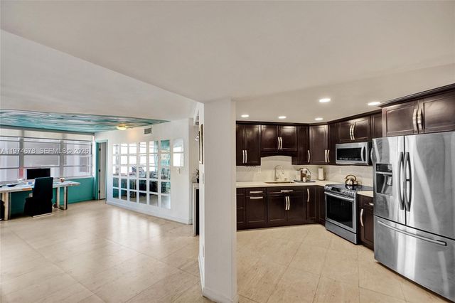 2750 NE 183rd Street 406, Aventura, FL 33160