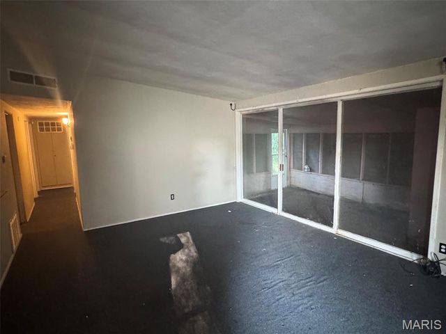 6736 Bitteroot Lane, Berkeley, MO 63134
