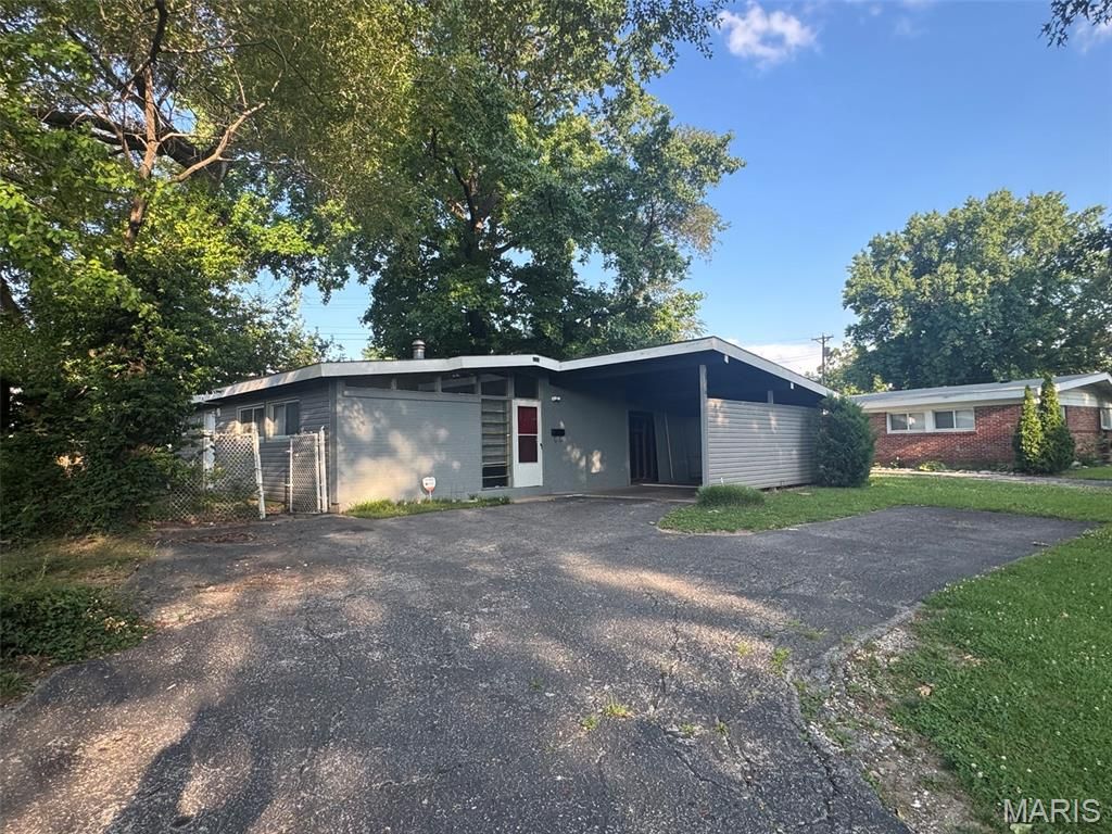 6736 Bitteroot Lane, Berkeley, MO 63134