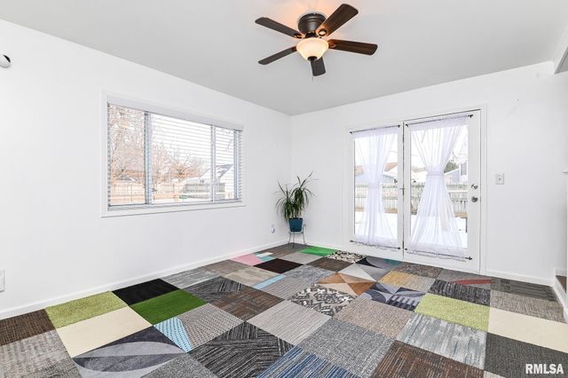 1802 HOLIDAY Drive, Pekin, IL 61554