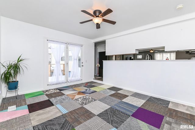 1802 HOLIDAY Drive, Pekin, IL 61554