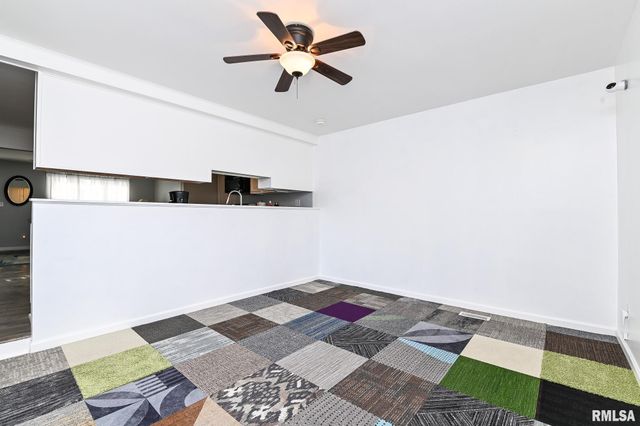 1802 HOLIDAY Drive, Pekin, IL 61554