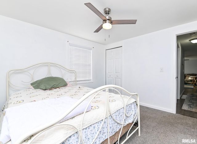 1802 HOLIDAY Drive, Pekin, IL 61554