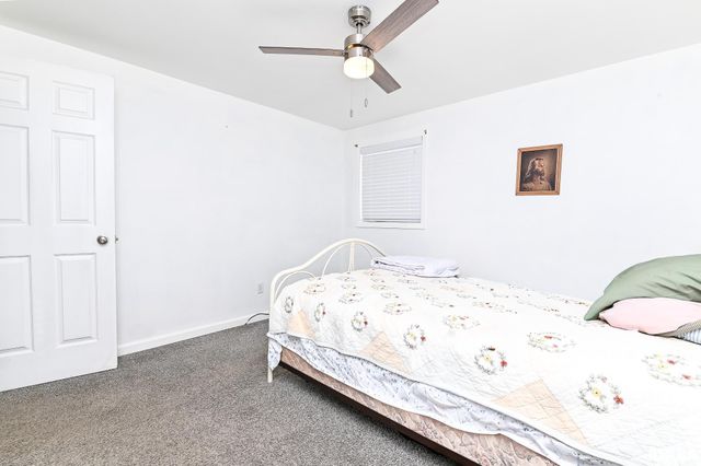 1802 HOLIDAY Drive, Pekin, IL 61554