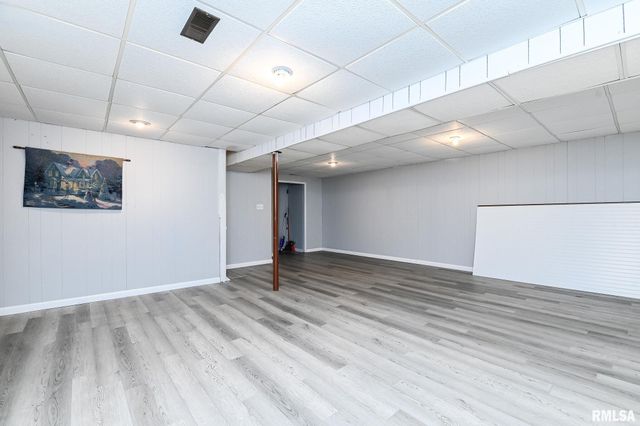 1802 HOLIDAY Drive, Pekin, IL 61554