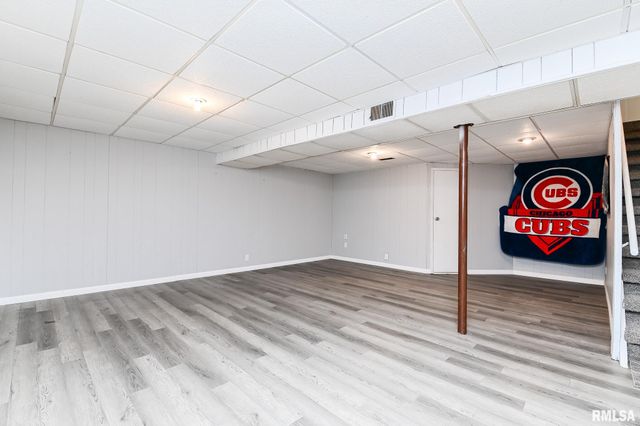 1802 HOLIDAY Drive, Pekin, IL 61554