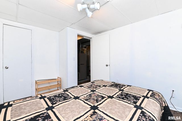 1802 HOLIDAY Drive, Pekin, IL 61554