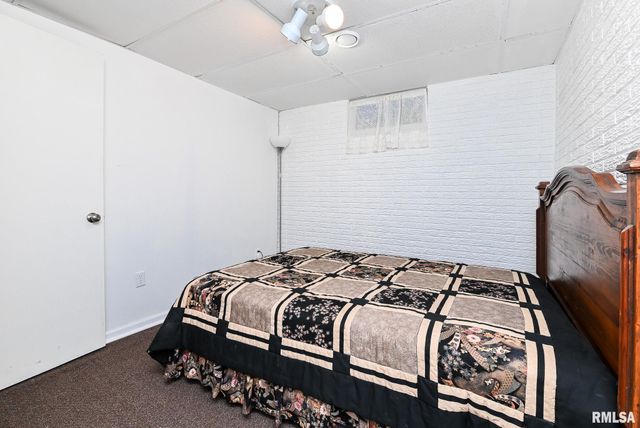 1802 HOLIDAY Drive, Pekin, IL 61554