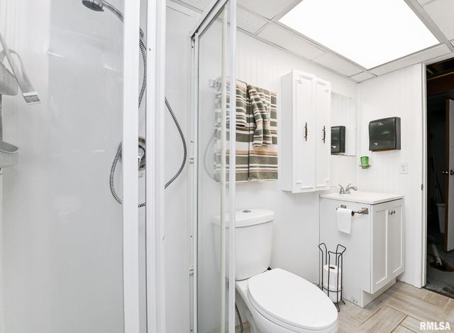 1802 HOLIDAY Drive, Pekin, IL 61554