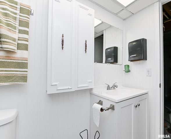 1802 HOLIDAY Drive, Pekin, IL 61554