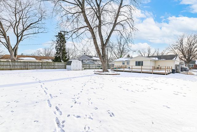 1802 HOLIDAY Drive, Pekin, IL 61554