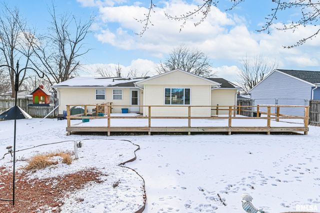 1802 HOLIDAY Drive, Pekin, IL 61554