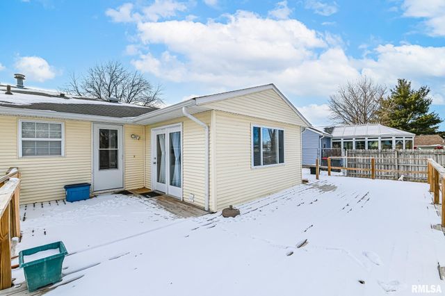 1802 HOLIDAY Drive, Pekin, IL 61554