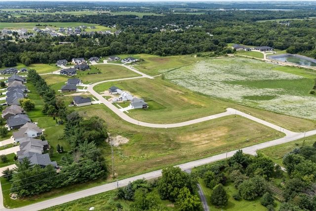 3674 Mclain Way, Hiawatha, IA 52233