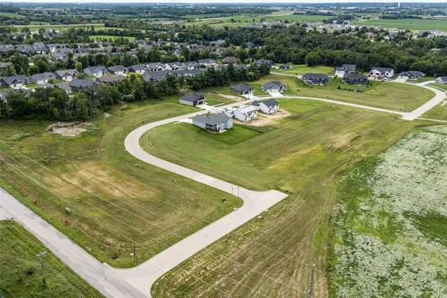 3674 Mclain Way, Hiawatha, IA 52233